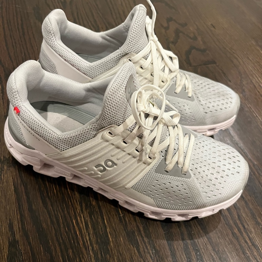 On cloud sneakers woman’s